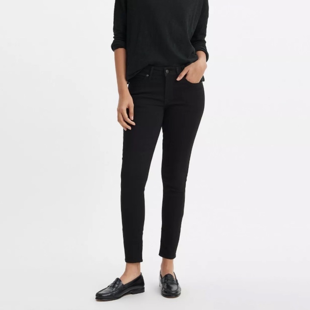 Levi’s black 711 skinny jeans size 28